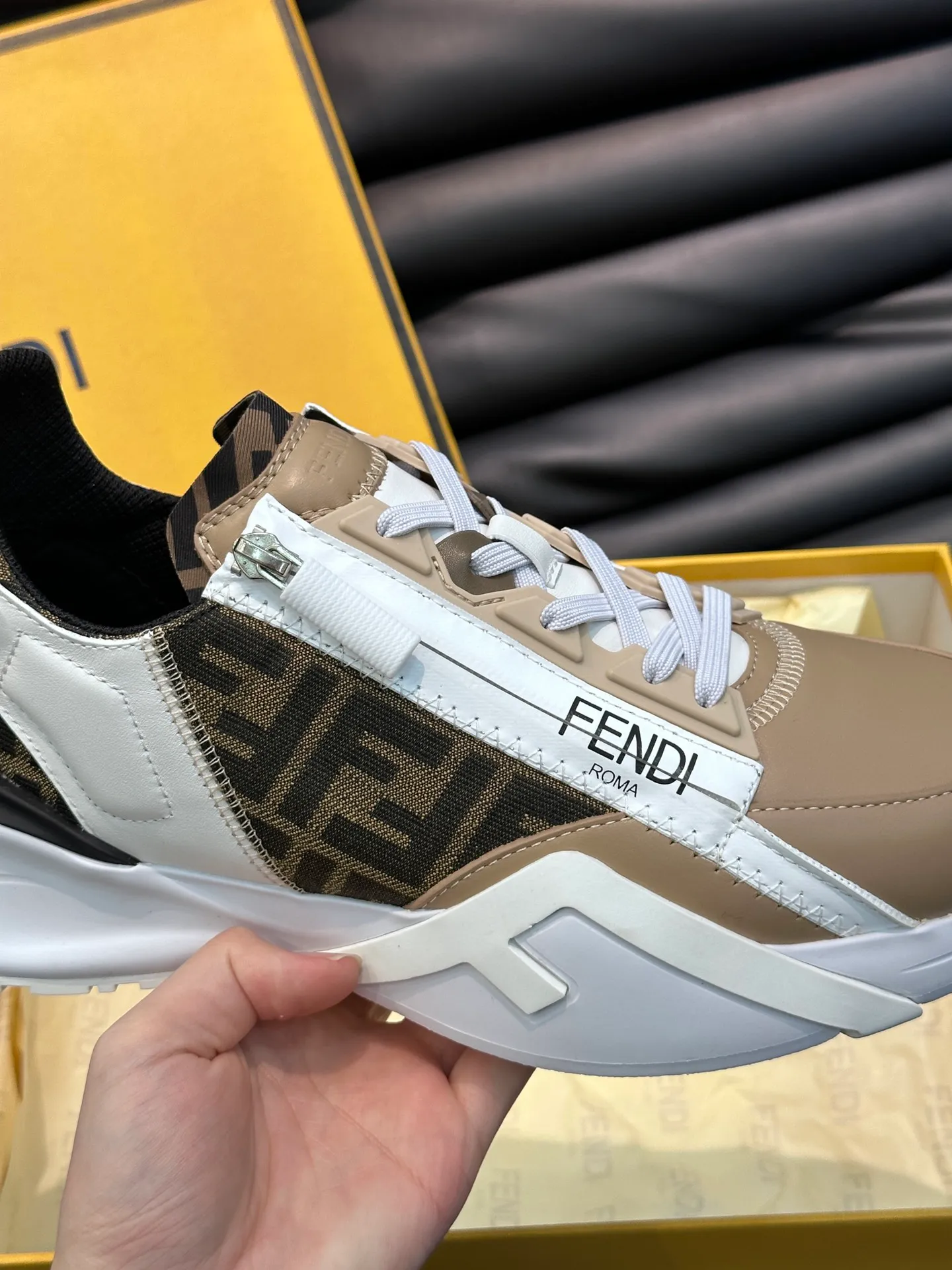 Men's shoes 💰p560 "Fend*" new men's casual sports shoes, equipped with elastic straps, side zippers, and corrugated soles engraved with F. Embossed Fendi Flow lettering on the heel. Made of technical fabric and a mix of blue and suede. Decorated with Lycra® details. FF graphic tongue. Ultra-light and wear-resistant EVA sole. Size: 38-44